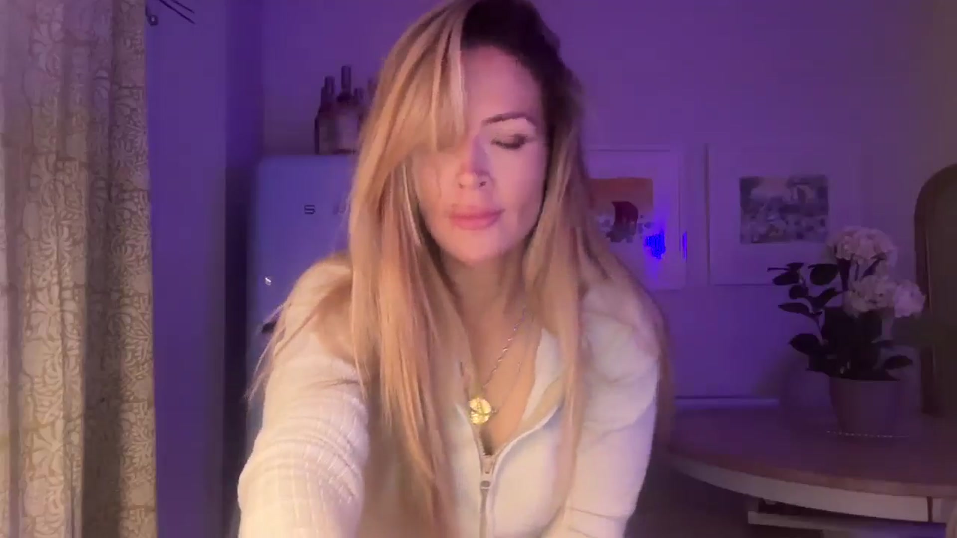 Gallery image thumbnail from Courtney's myfreecams stream on, 09/05/2025, 23:26 image 16 of 20