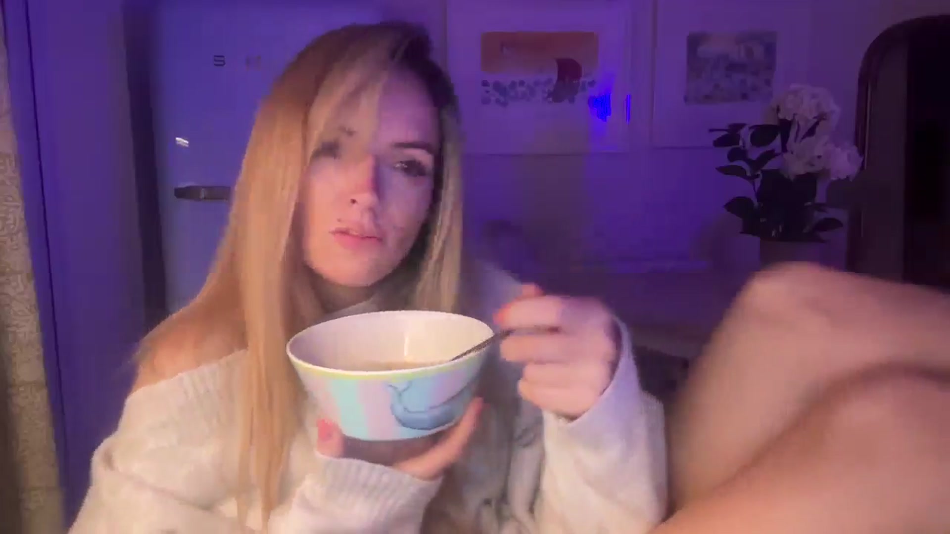 Gallery image thumbnail from Courtney's myfreecams stream on, 09/06/2025, 24:31 image 14 of 20