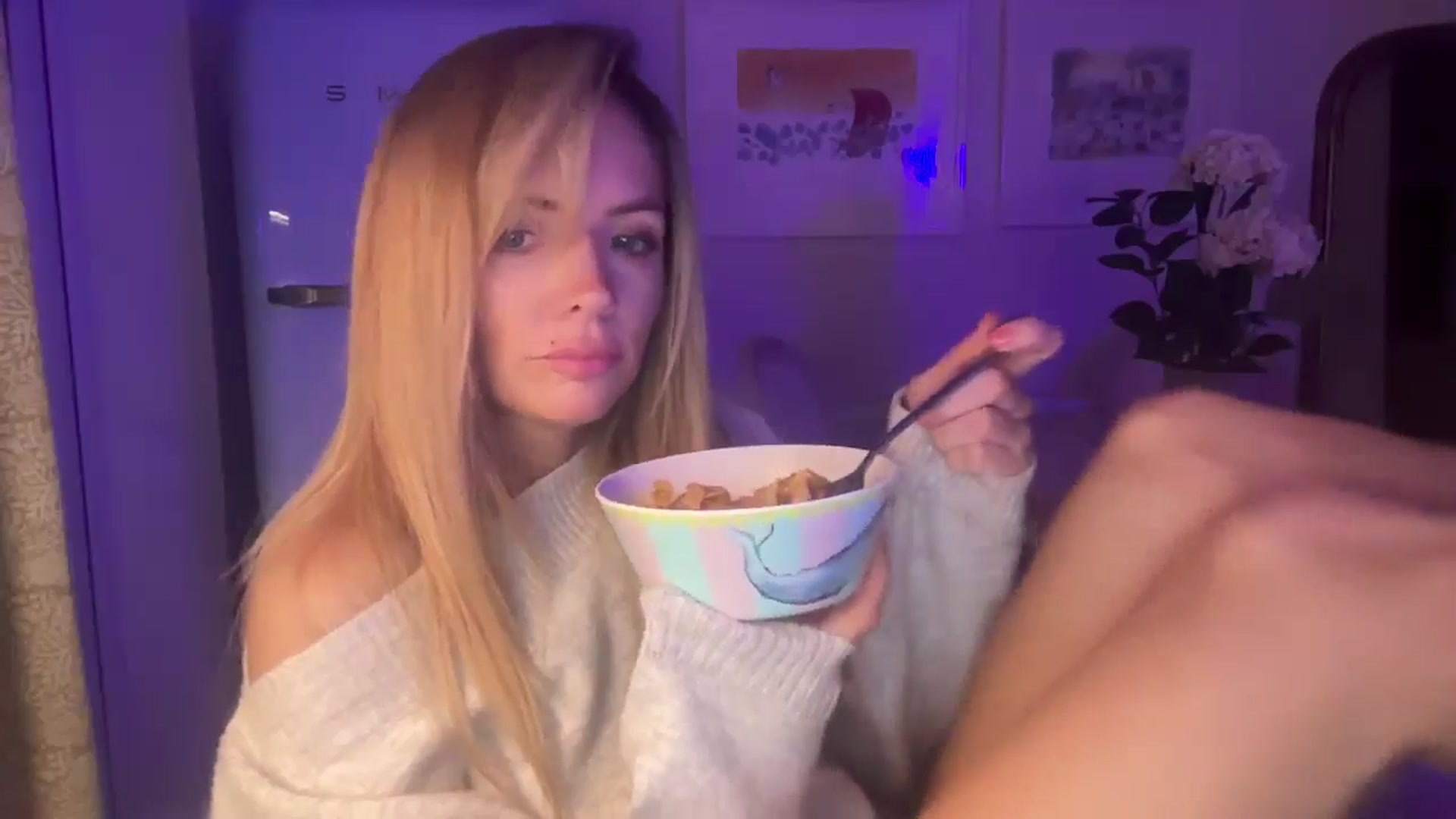 Gallery image thumbnail from Courtney's myfreecams stream on, 09/06/2025, 24:31 image 12 of 20