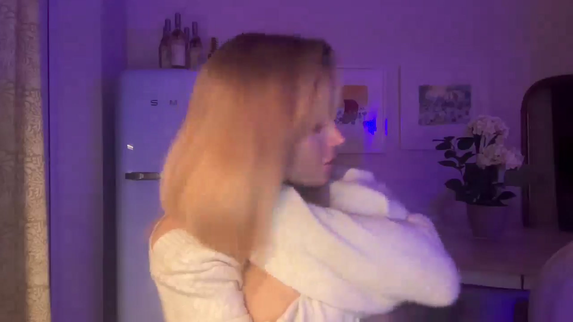 Gallery image thumbnail from Courtney's myfreecams stream on, 09/06/2025, 24:31 image 17 of 20