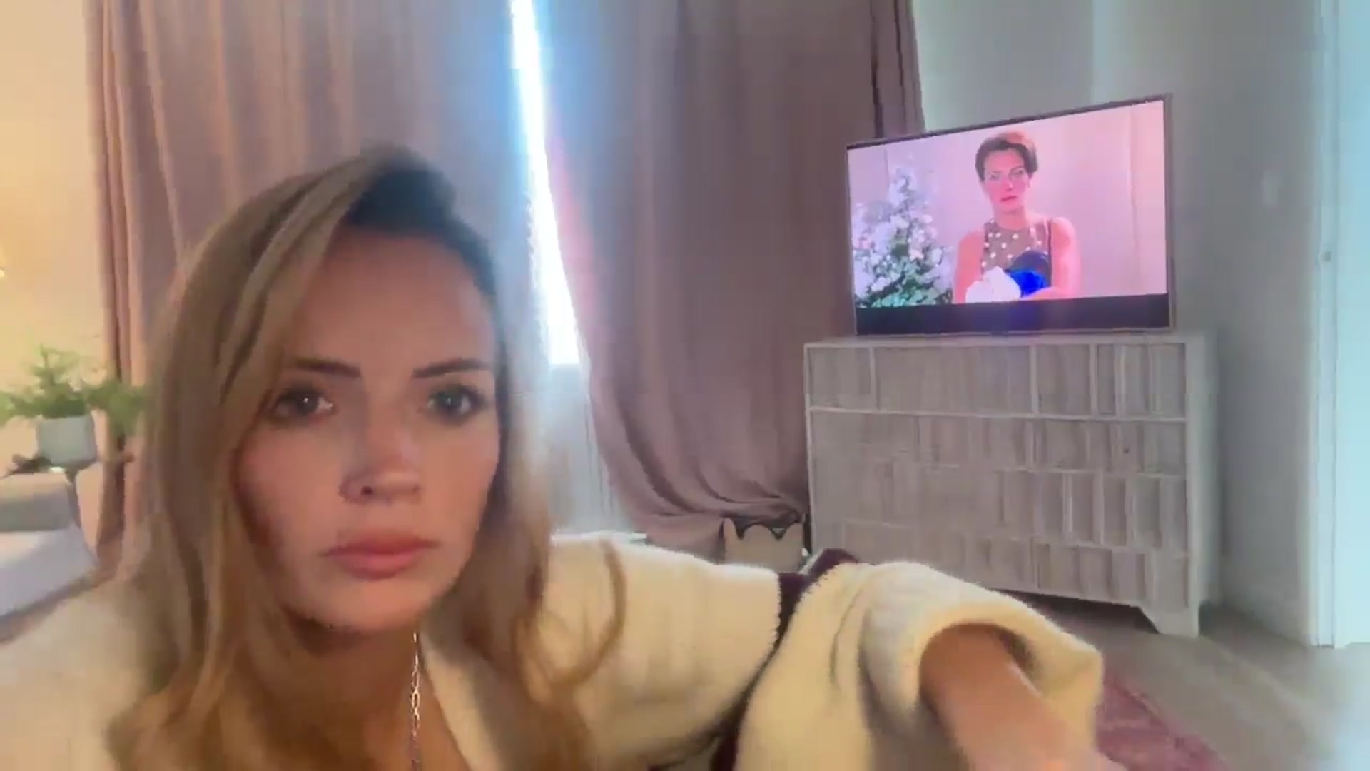 Gallery image thumbnail from Courtney's myfreecams stream on, 09/07/2025, 14:15 image 10 of 20