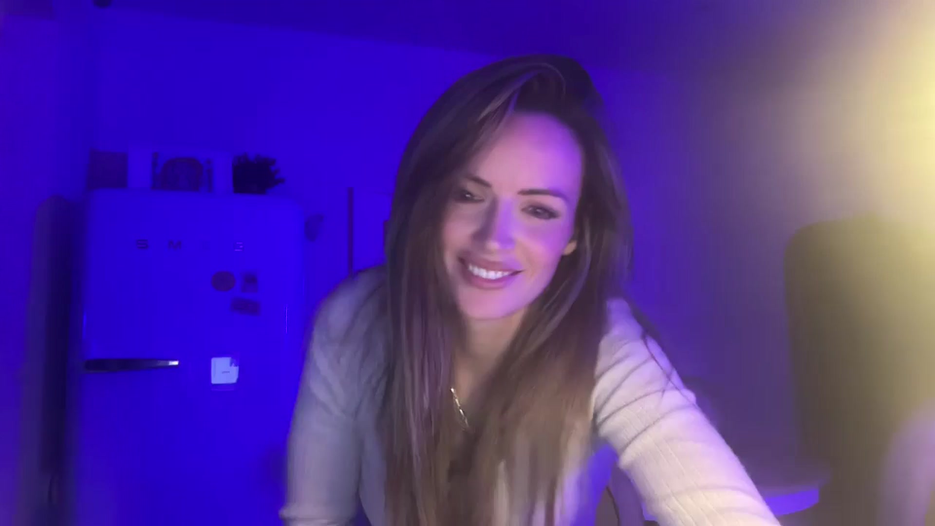Gallery image thumbnail from Courtney's myfreecams stream on, 09/28/2025, 23:03 image 16 of 20