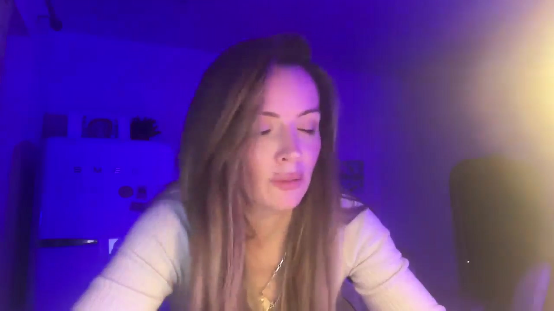 Gallery image thumbnail from Courtney's myfreecams stream on, 09/28/2025, 23:03 image 17 of 20