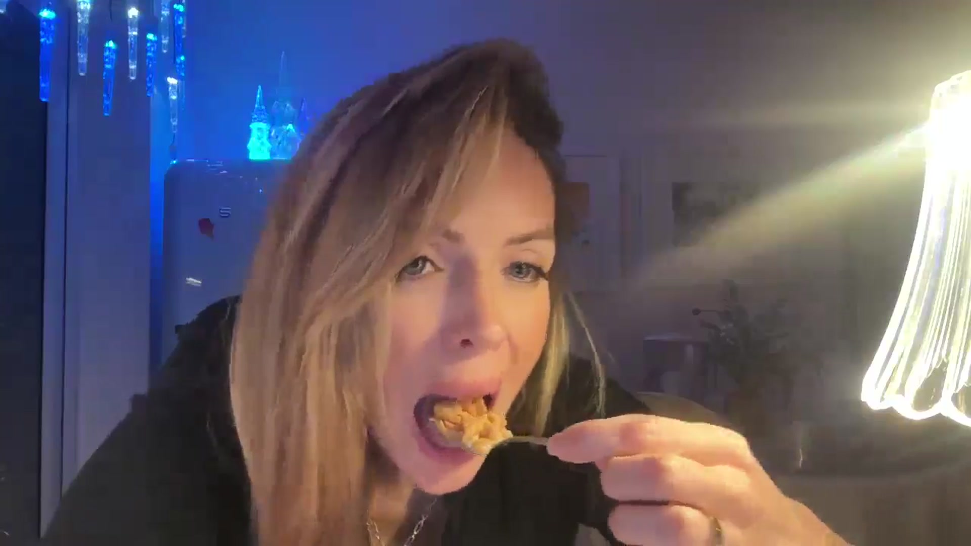 Gallery image thumbnail from Courtney's myfreecams stream on, 11/25/2025, 18:02 image 10 of 20