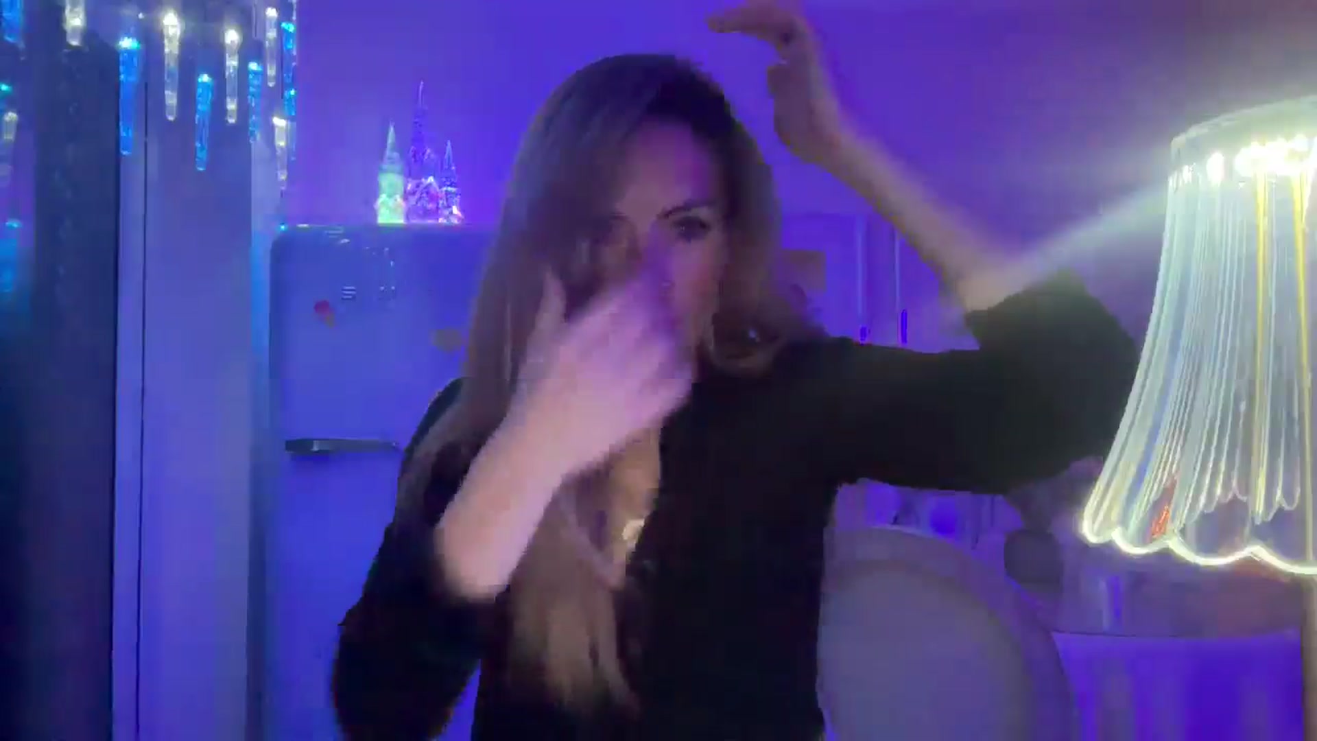 Gallery image thumbnail from Courtney's myfreecams stream on, 11/25/2025, 18:02 image 17 of 20