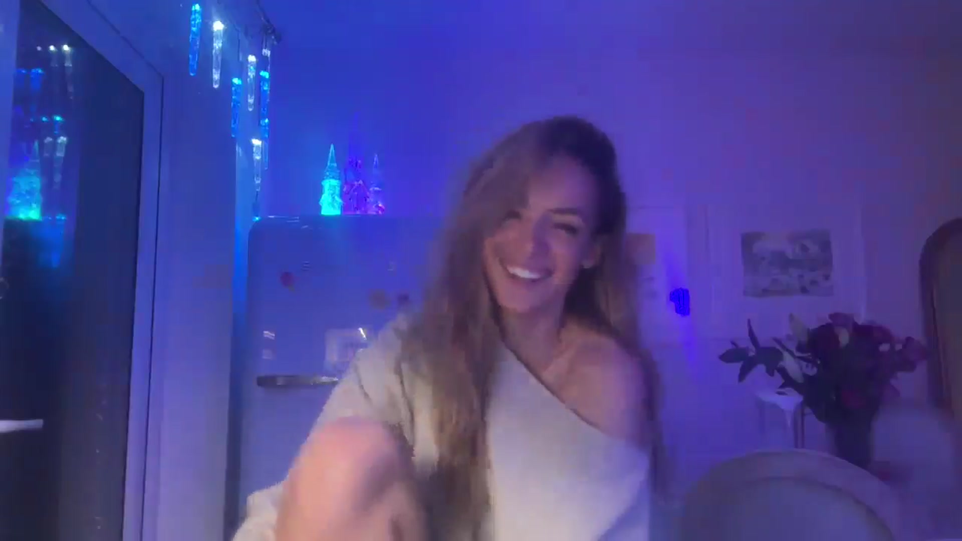 Gallery image thumbnail from Courtney's myfreecams stream on, 11/30/2025, 03:03 image 9 of 20