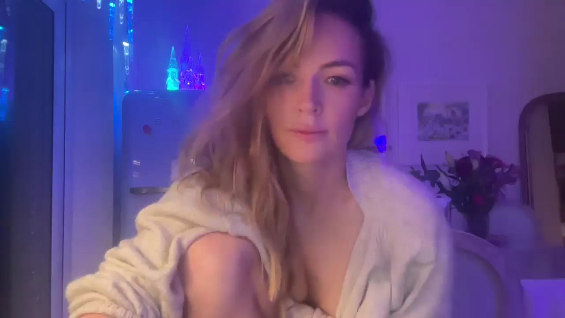 Gallery image thumbnail from Courtney's myfreecams stream on, 11/30/2025, 03:03 image 10 of 20
