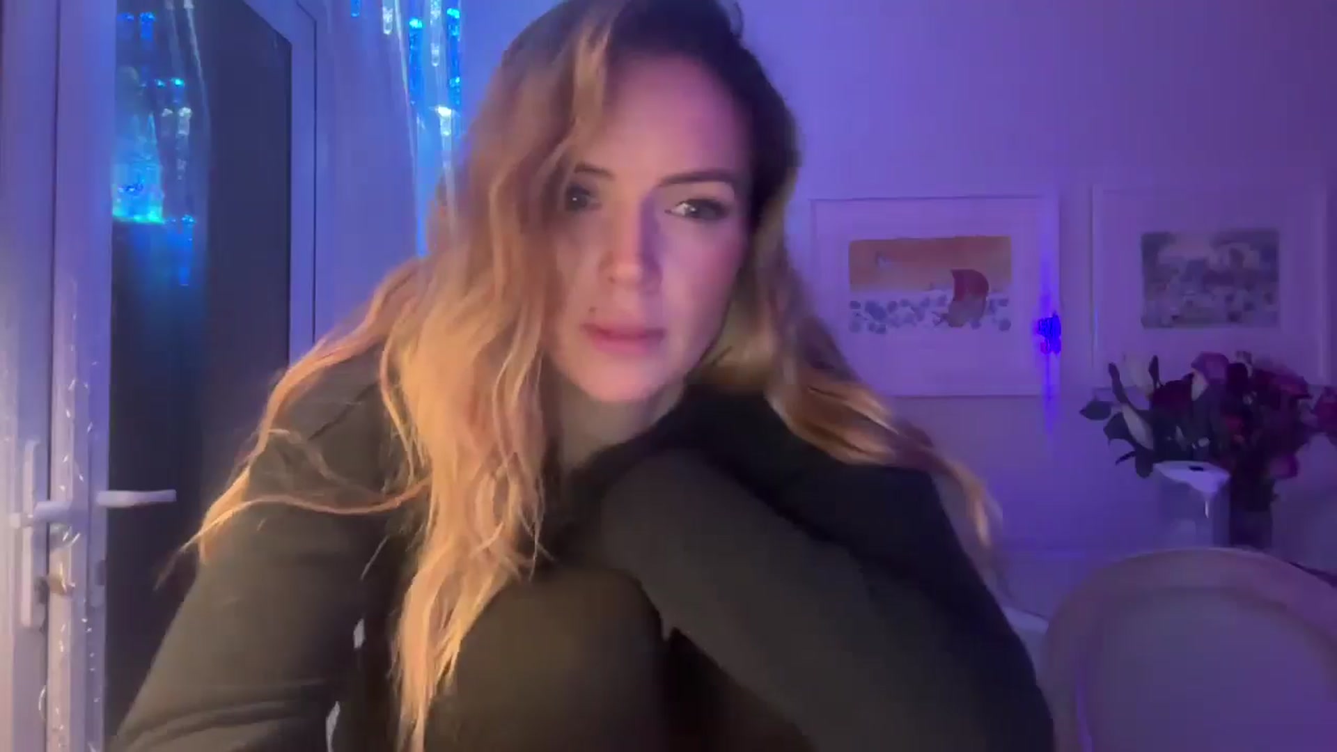 Gallery image thumbnail from Courtney's myfreecams stream on, 11/30/2025, 23:23 image 18 of 20