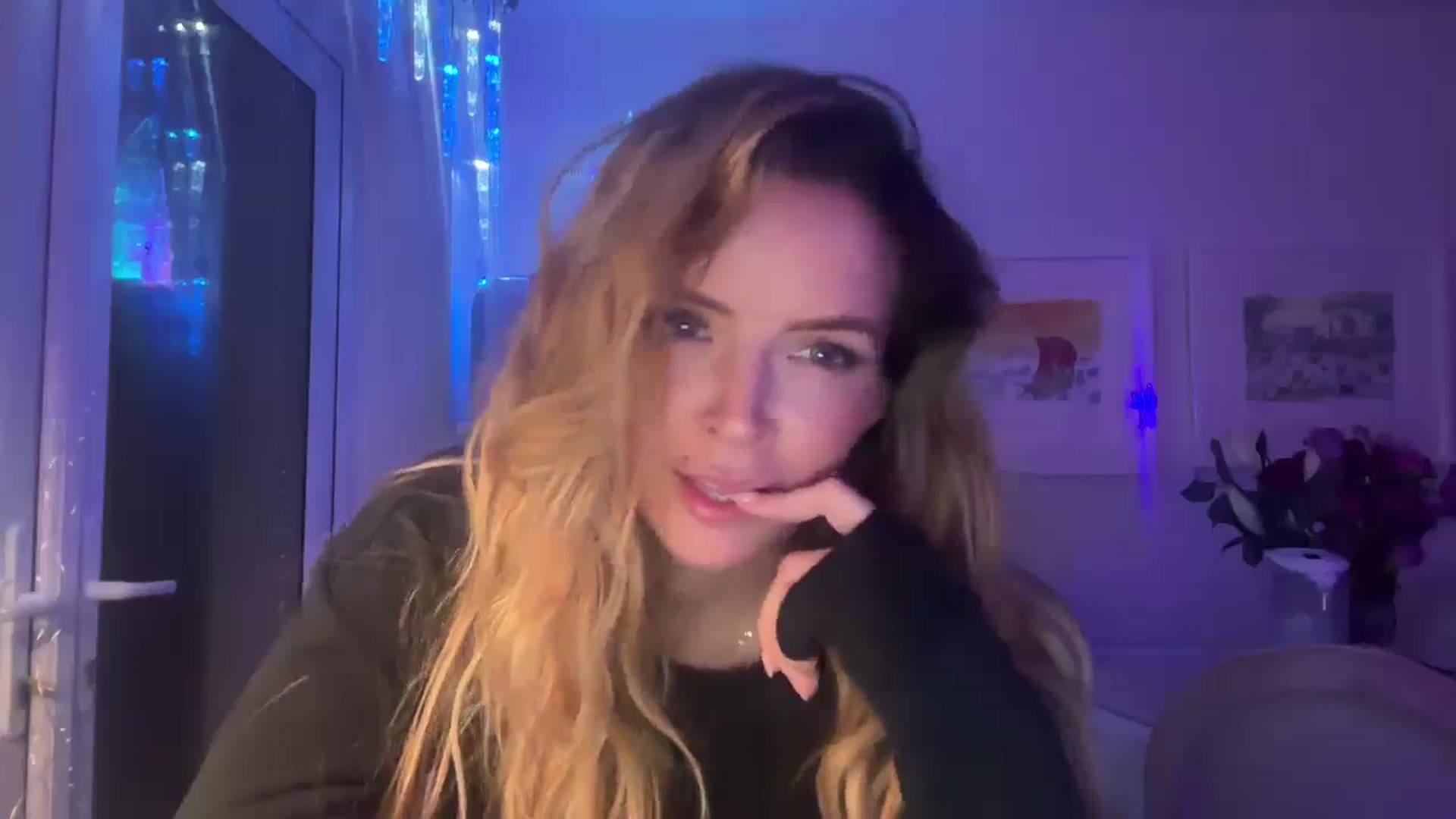 Gallery image thumbnail from Courtney's myfreecams stream on, 11/30/2025, 23:23 image 9 of 20