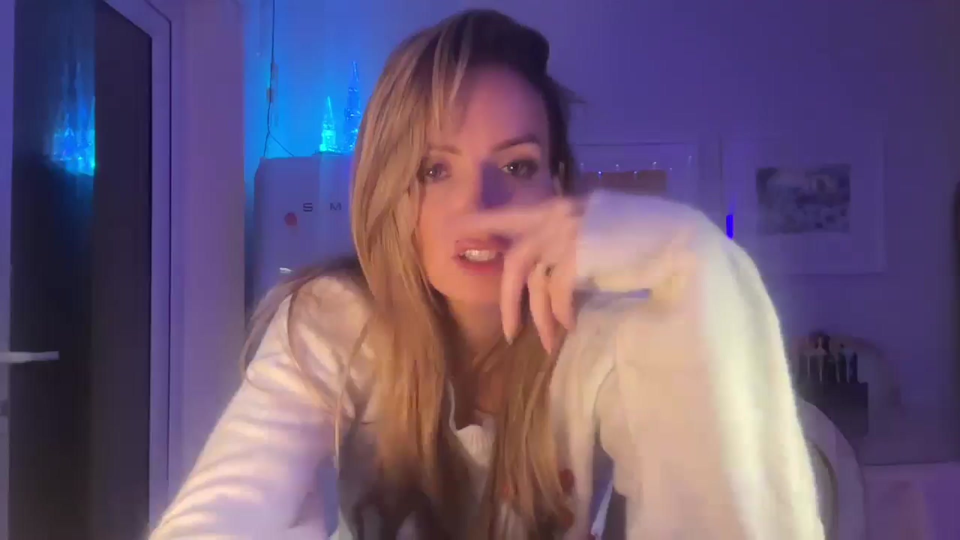 Gallery image thumbnail from Courtney's myfreecams stream on, 12/08/2025, 18:15 image 4 of 20
