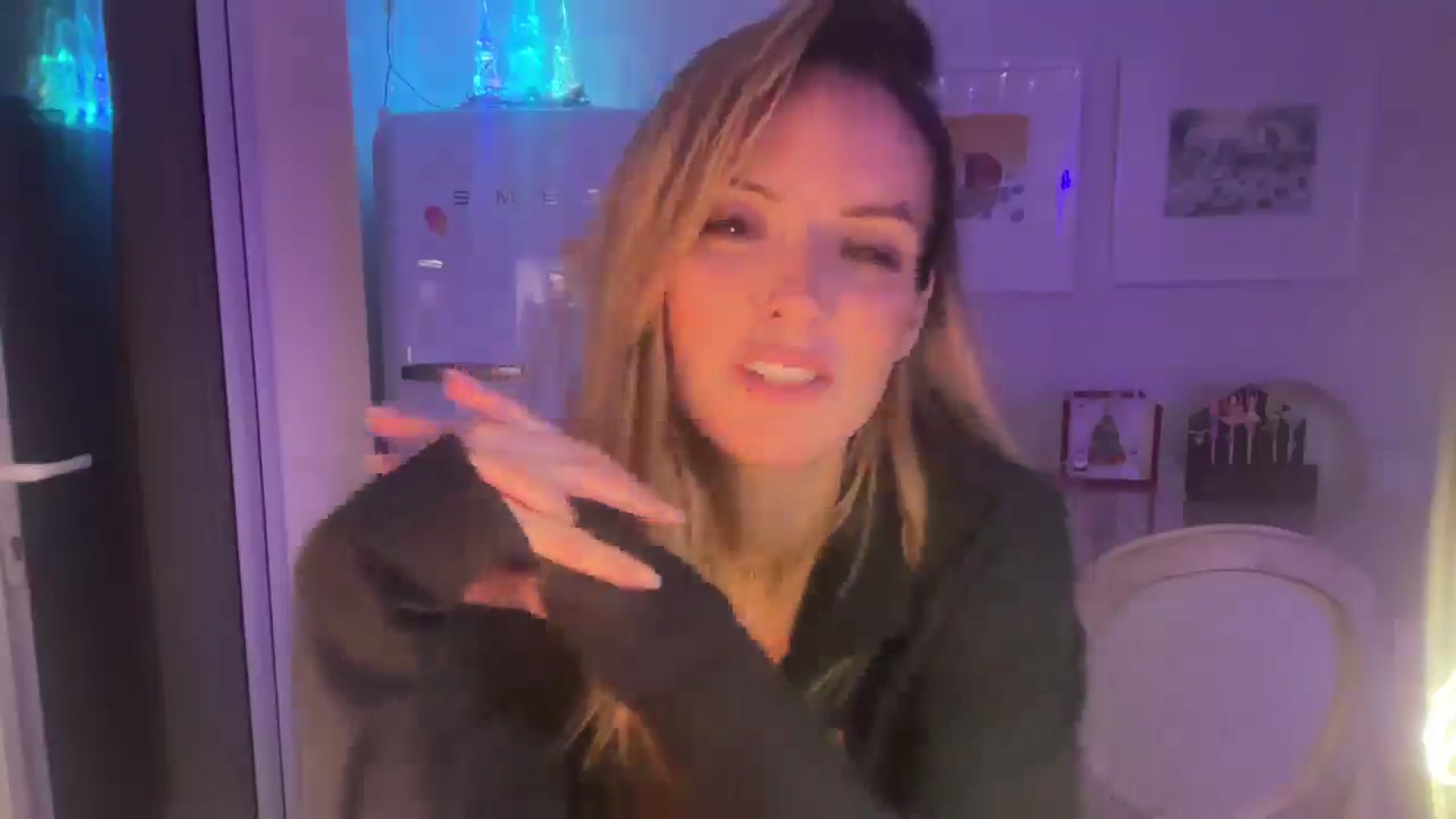 Gallery image thumbnail from Courtney's myfreecams stream on, 12/08/2025, 21:24 image 16 of 20