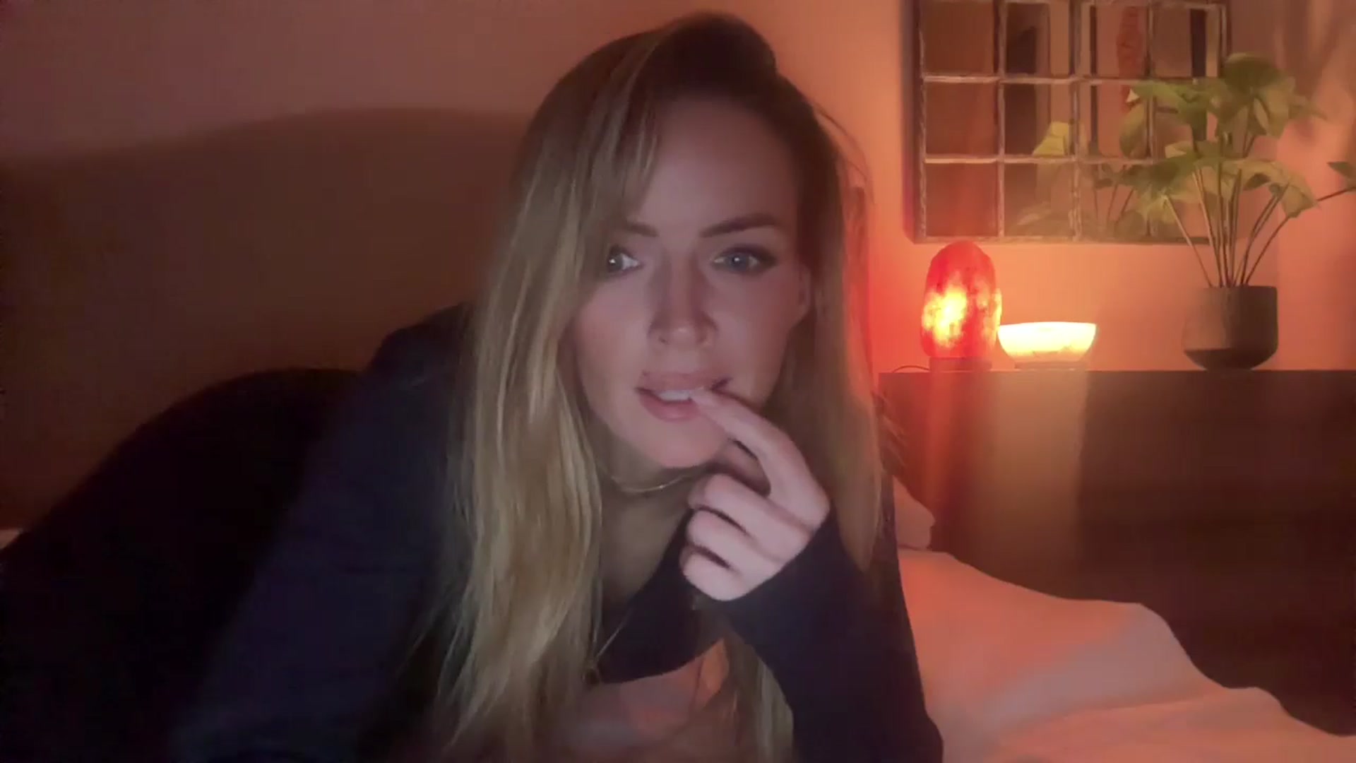 Gallery image thumbnail from Courtney's myfreecams stream on, 12/08/2025, 21:49 image 17 of 20