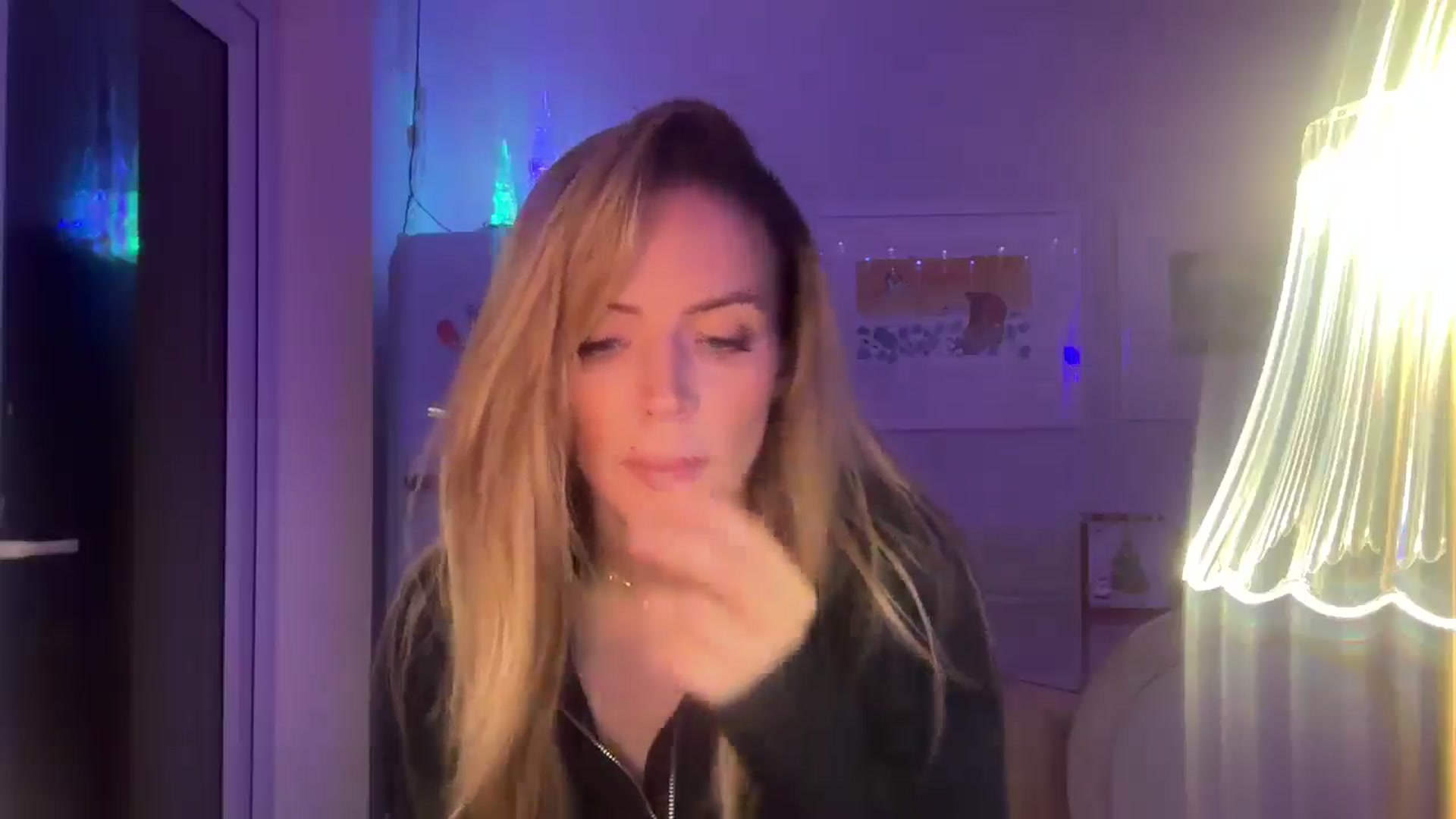 Gallery image thumbnail from Courtney's myfreecams stream on, 12/08/2025, 21:49 image 6 of 20
