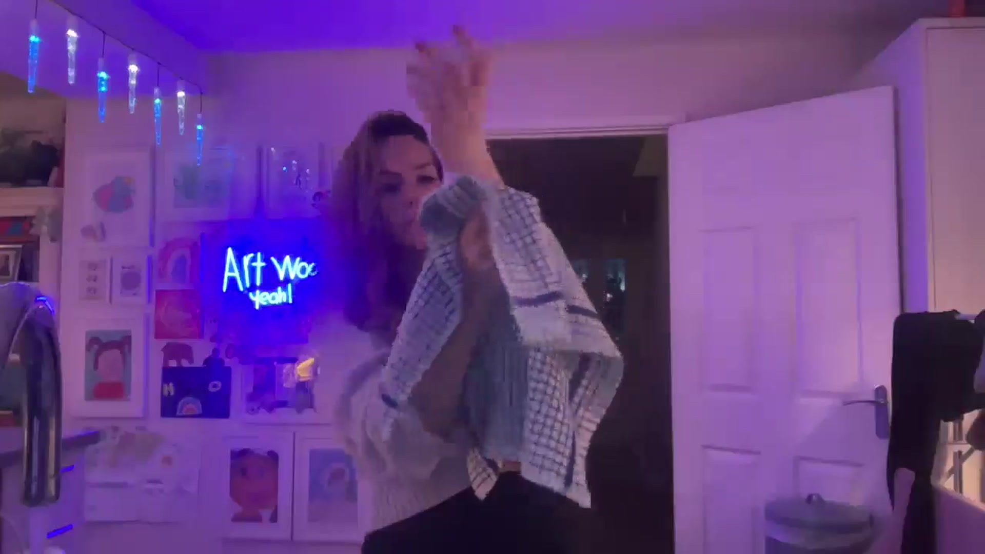 Gallery image thumbnail from Courtney's myfreecams stream on, 12/13/2025, 18:30 image 10 of 20