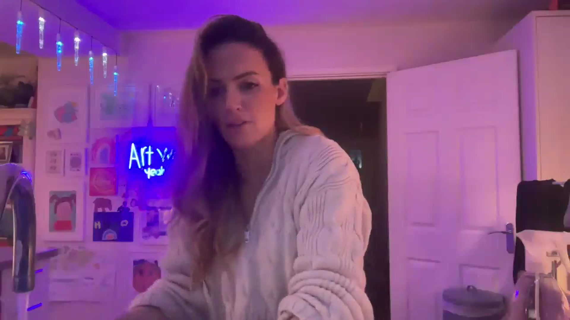 Gallery image thumbnail from Courtney's myfreecams stream on, 12/13/2025, 18:30 image 9 of 20
