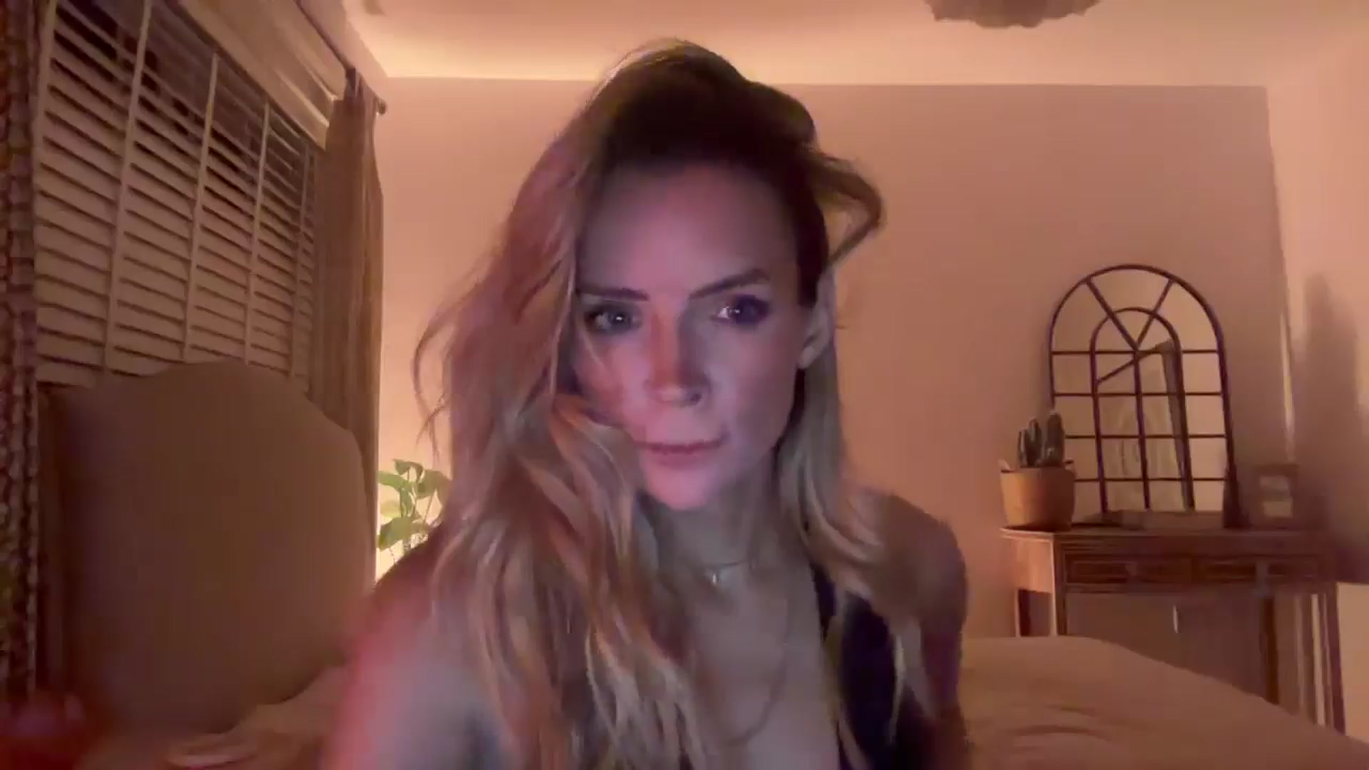 Gallery image thumbnail from Courtney's myfreecams stream on, 02/01/2026, 24:14 image 7 of 20