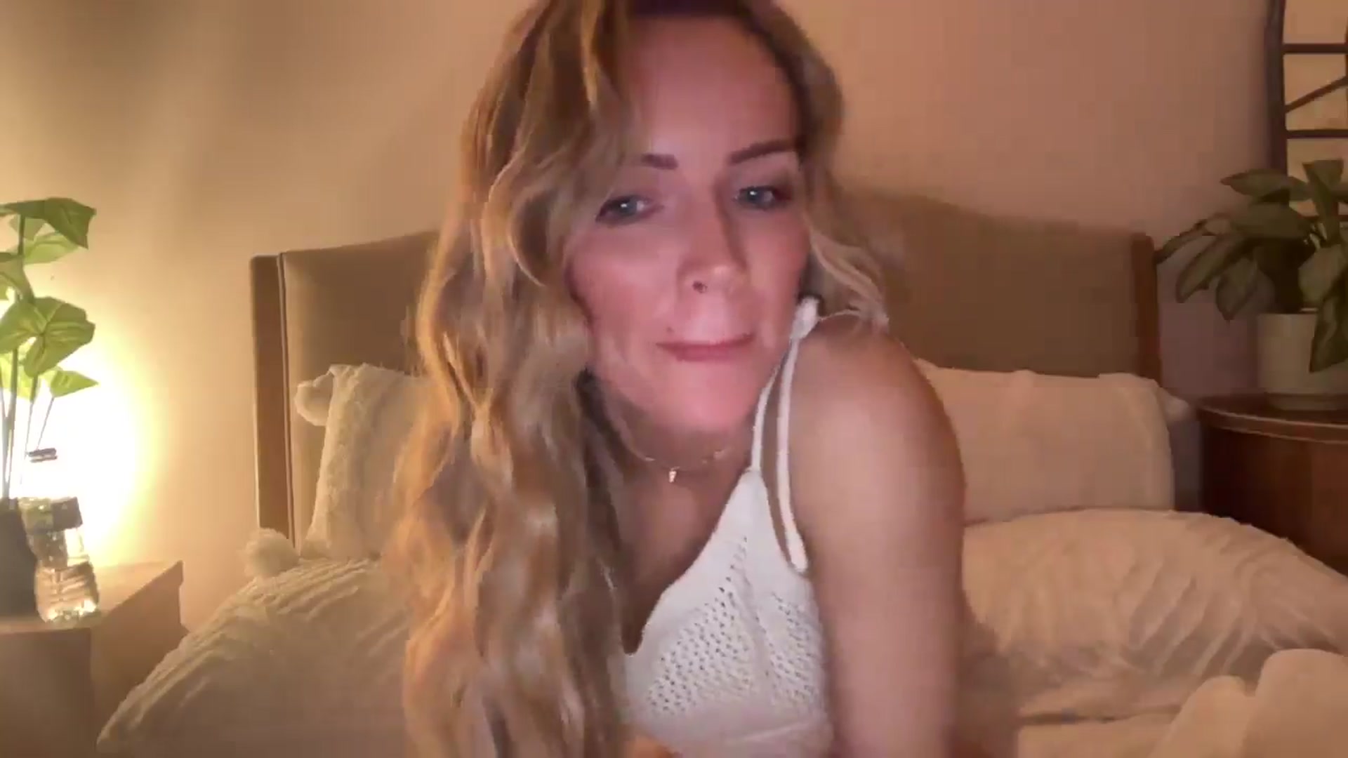 Gallery image thumbnail from Courtney's myfreecams stream on, 03/02/2026, 24:09 image 5 of 20