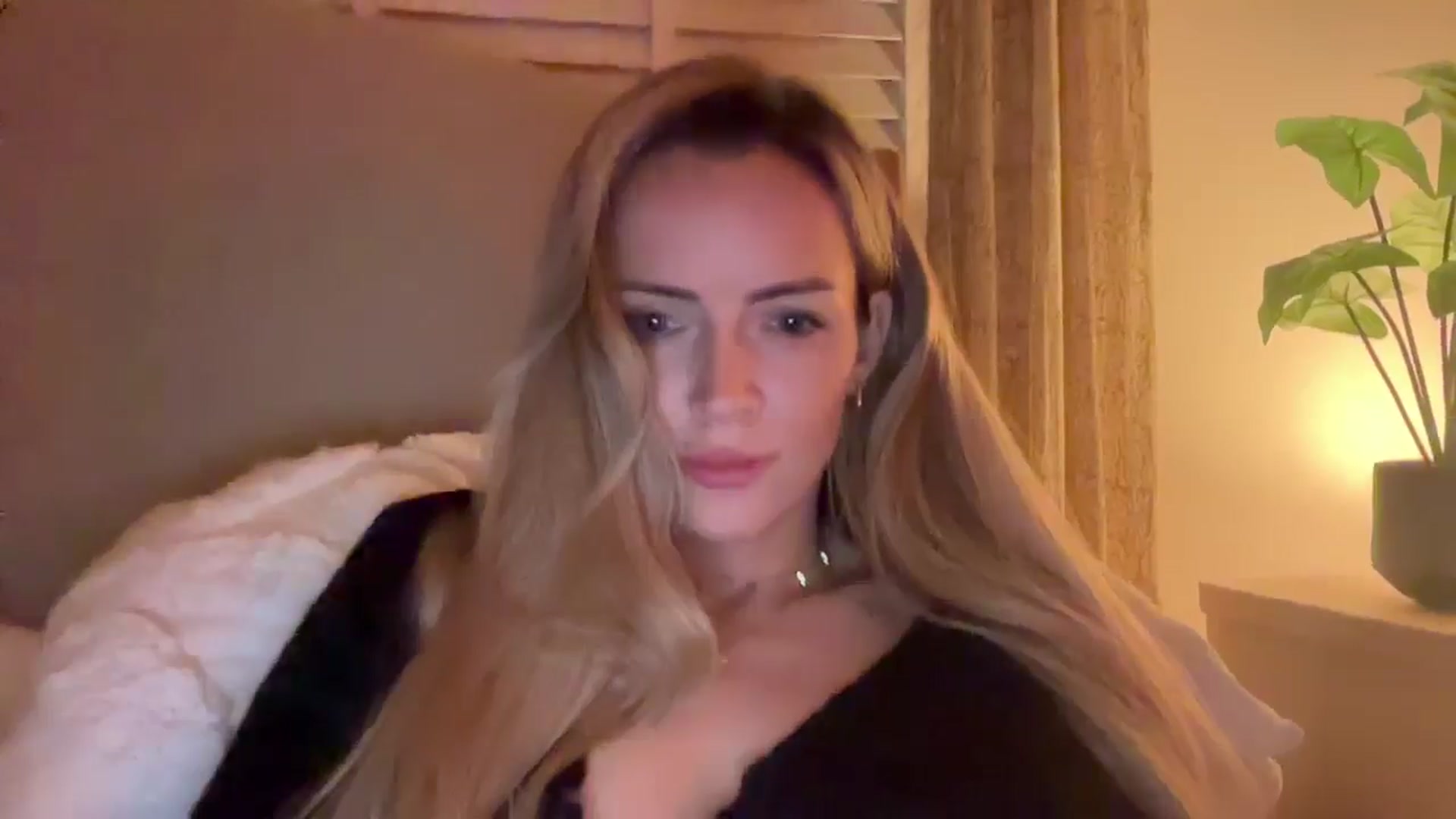 Gallery image thumbnail from Courtney's myfreecams stream on, 03/30/2026, 23:05 image 18 of 20