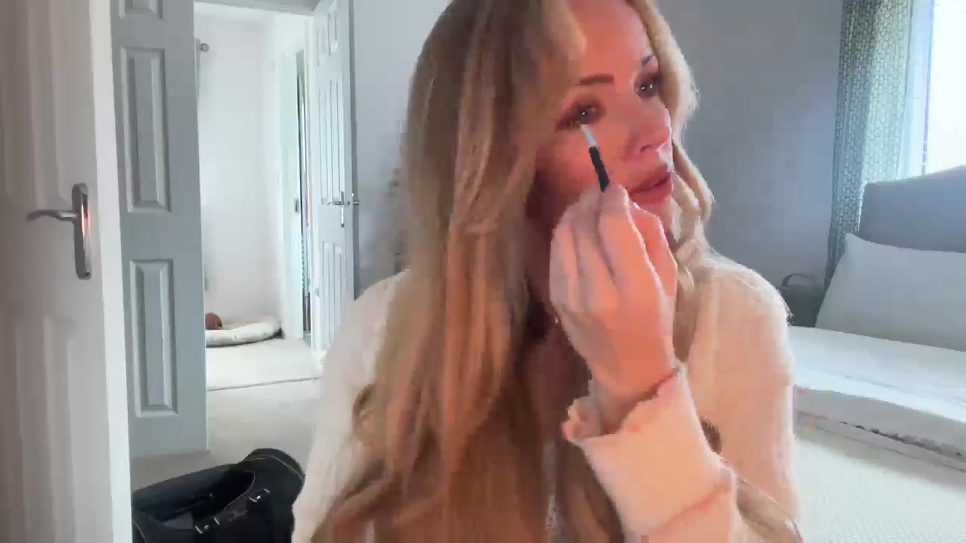 Gallery image thumbnail from Courtney's myfreecams stream on, 04/14/2026, 14:00 image 2 of 20
