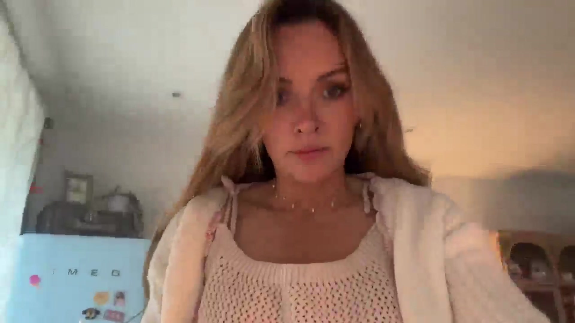 Gallery image thumbnail from Courtney's myfreecams stream on, 04/14/2026, 16:23 image 14 of 20