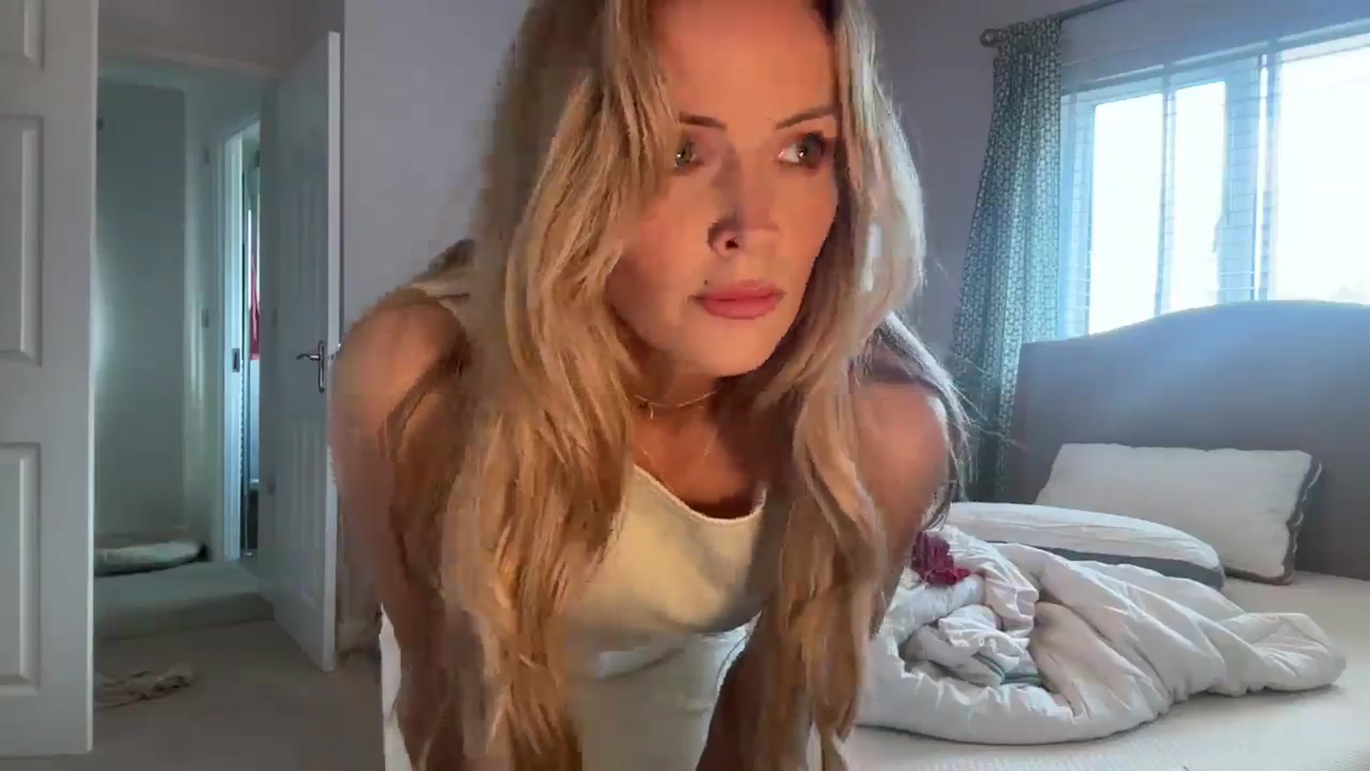 Gallery image thumbnail from Courtney's myfreecams stream on, 04/20/2026, 17:13 image 7 of 20