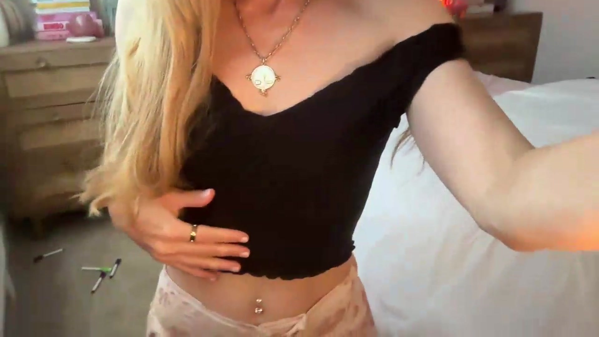 Gallery image thumbnail from Courtney's myfreecams stream on, 07/20/2026, 14:14 image 15 of 20