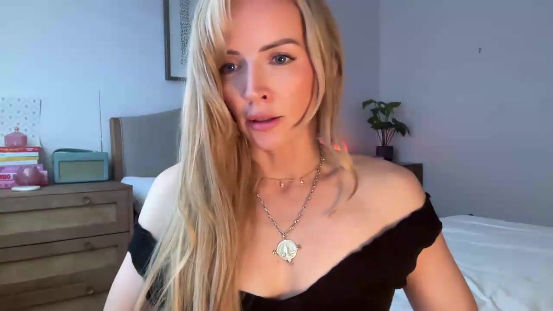 Gallery image thumbnail from Courtney's myfreecams stream on, 07/20/2026, 14:14 image 18 of 20