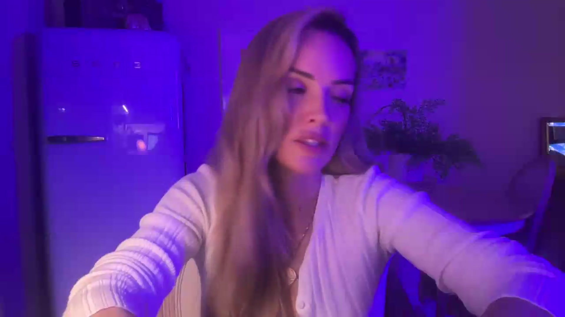 Gallery image thumbnail from Courtney's myfreecams stream on, 07/21/2026, 22:03 image 14 of 20