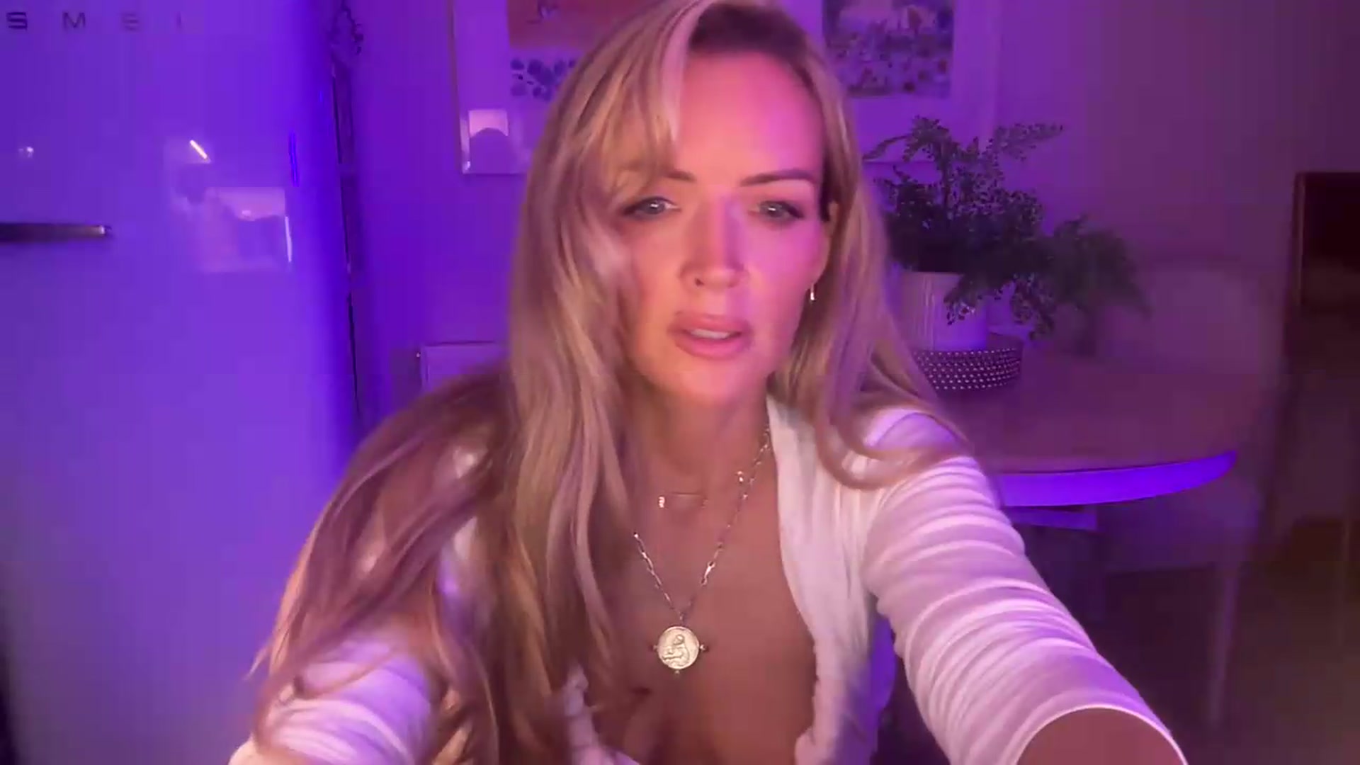Gallery image thumbnail from Courtney's myfreecams stream on, 07/22/2026, 22:01 image 17 of 20