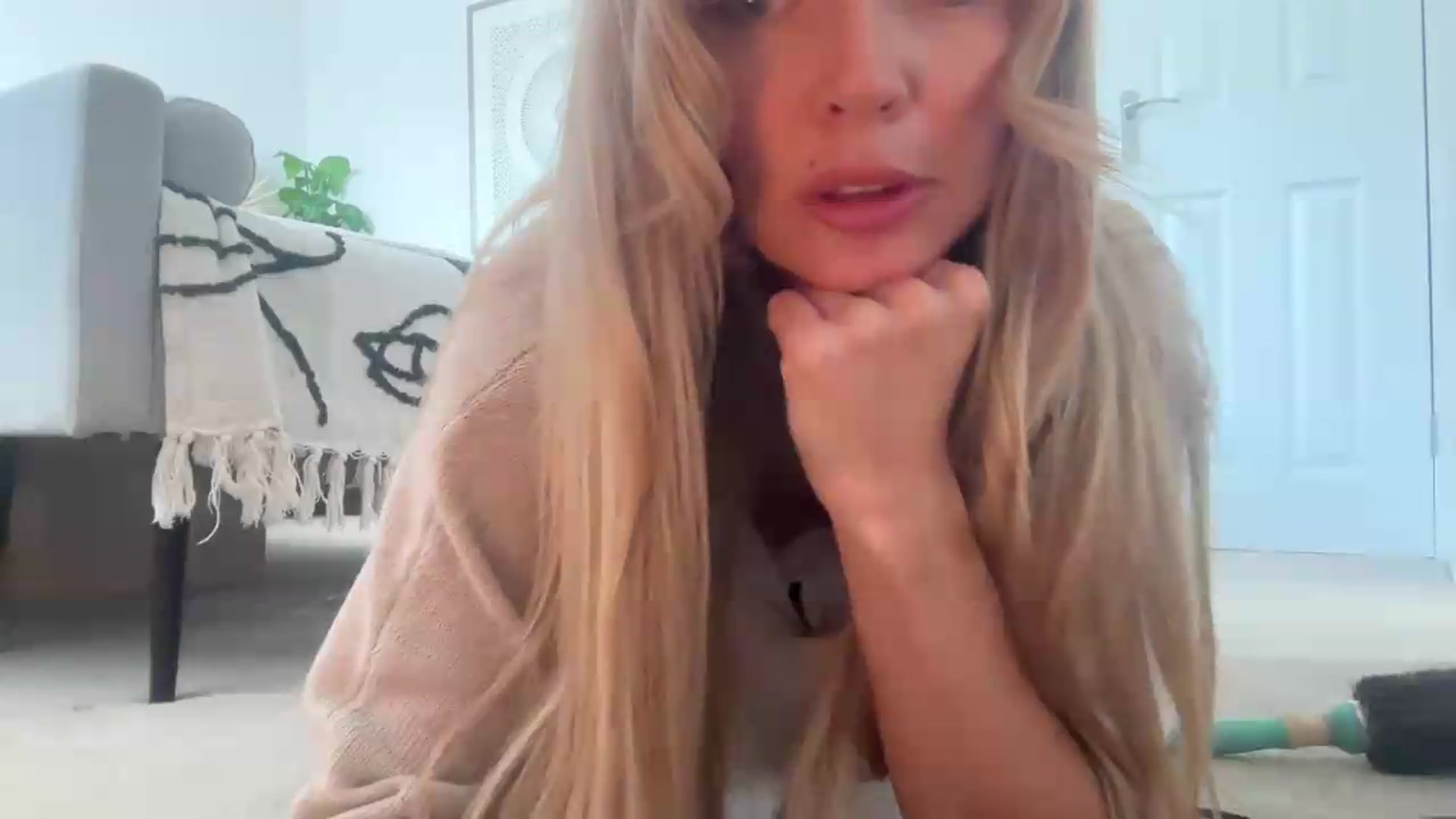 Gallery image thumbnail from Courtney's myfreecams stream on, 08/01/2026, 13:42 image 3 of 20