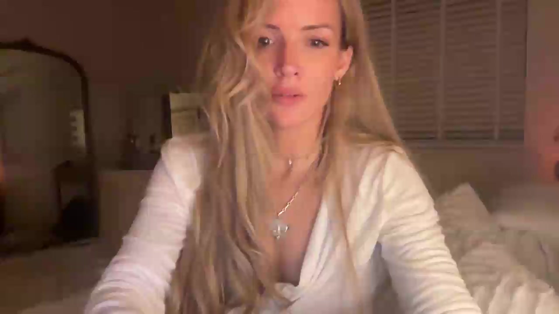 Gallery image thumbnail from Courtney's myfreecams stream on, 08/01/2026, 23:02 image 1 of 20