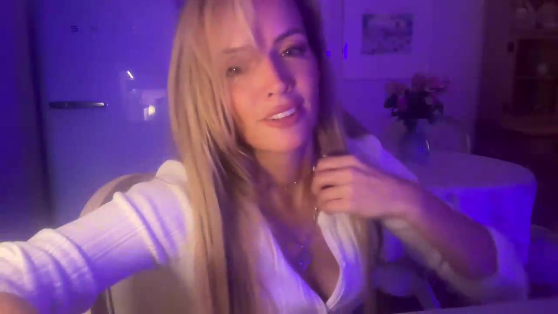 Gallery image thumbnail from Courtney's myfreecams stream on, 08/03/2026, 22:16 image 14 of 20