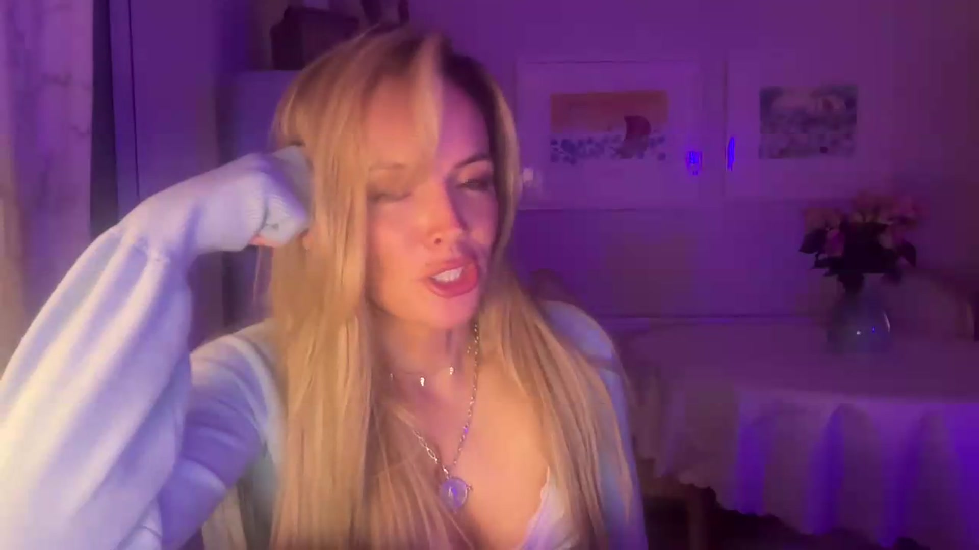 Gallery image thumbnail from Courtney's myfreecams stream on, 08/03/2026, 22:16 image 7 of 20