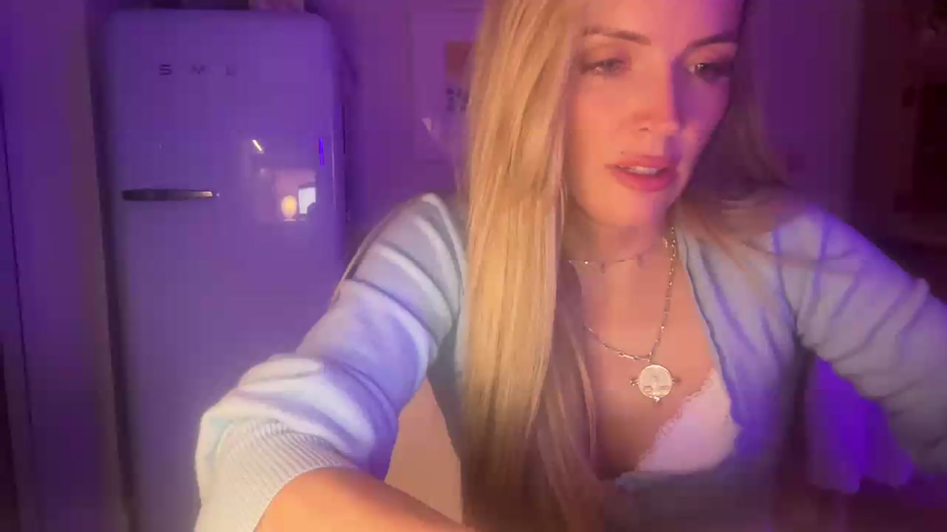 Gallery image thumbnail from Courtney's myfreecams stream on, 08/03/2026, 22:16 image 3 of 20