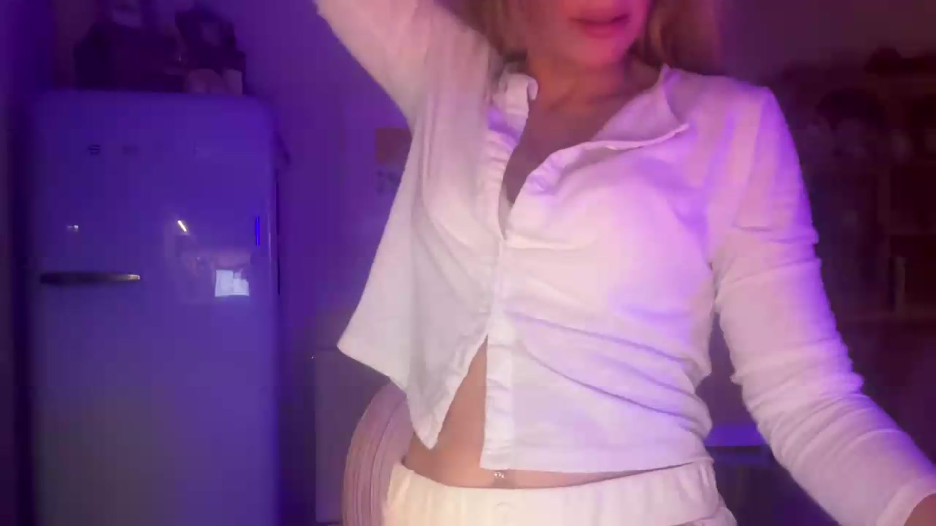Gallery image thumbnail from Courtney's myfreecams stream on, 08/04/2026, 23:10 image 19 of 20