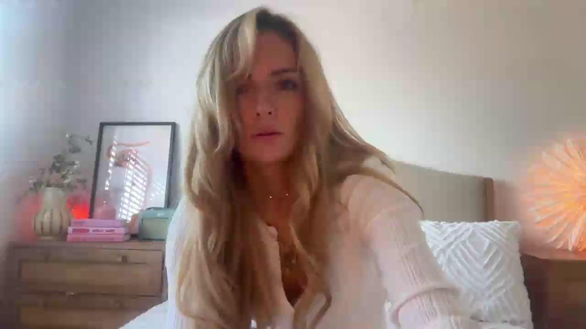 Gallery image thumbnail from Courtney's myfreecams stream on, 08/05/2026, 16:09 image 1 of 20