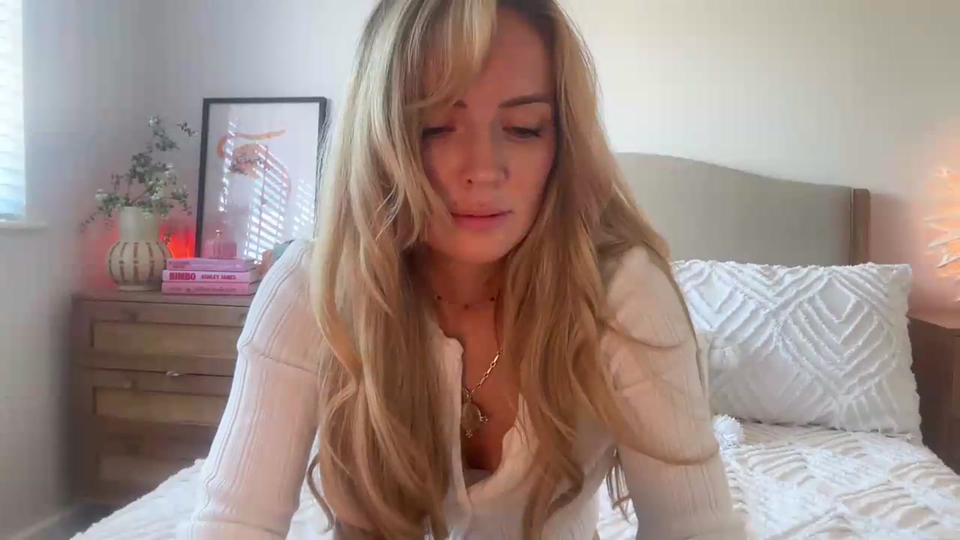 Gallery image thumbnail from Courtney's myfreecams stream on, 08/05/2026, 16:09 image 14 of 20