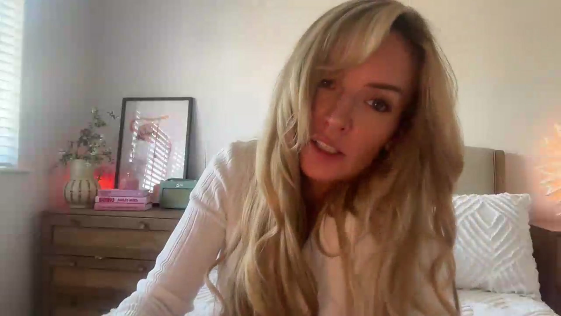 Gallery image thumbnail from Courtney's myfreecams stream on, 08/05/2026, 16:09 image 12 of 20