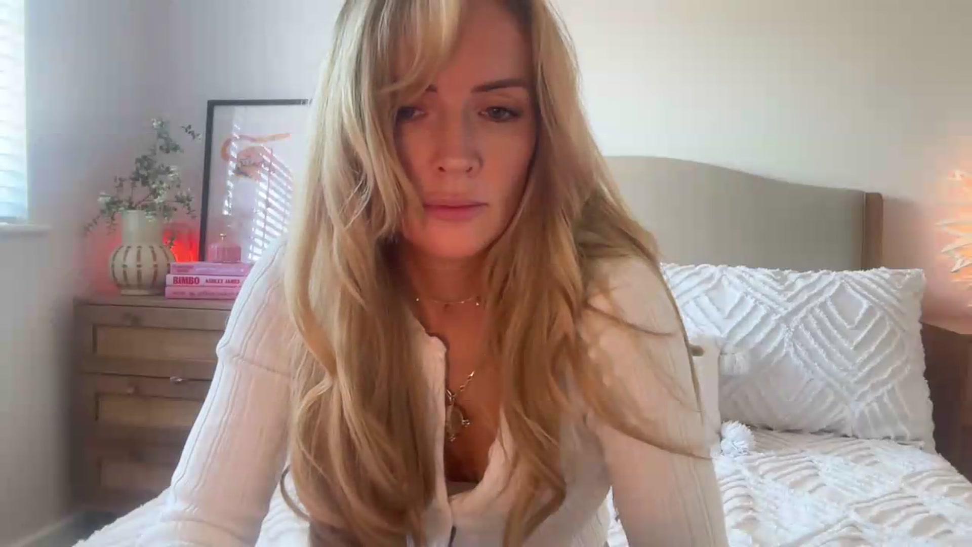Gallery image thumbnail from Courtney's myfreecams stream on, 08/05/2026, 16:09 image 13 of 20
