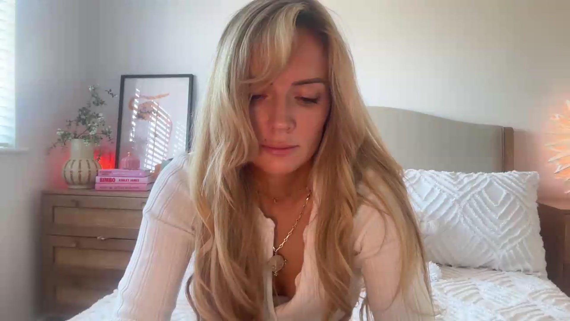 Gallery image thumbnail from Courtney's myfreecams stream on, 08/05/2026, 16:09 image 19 of 20