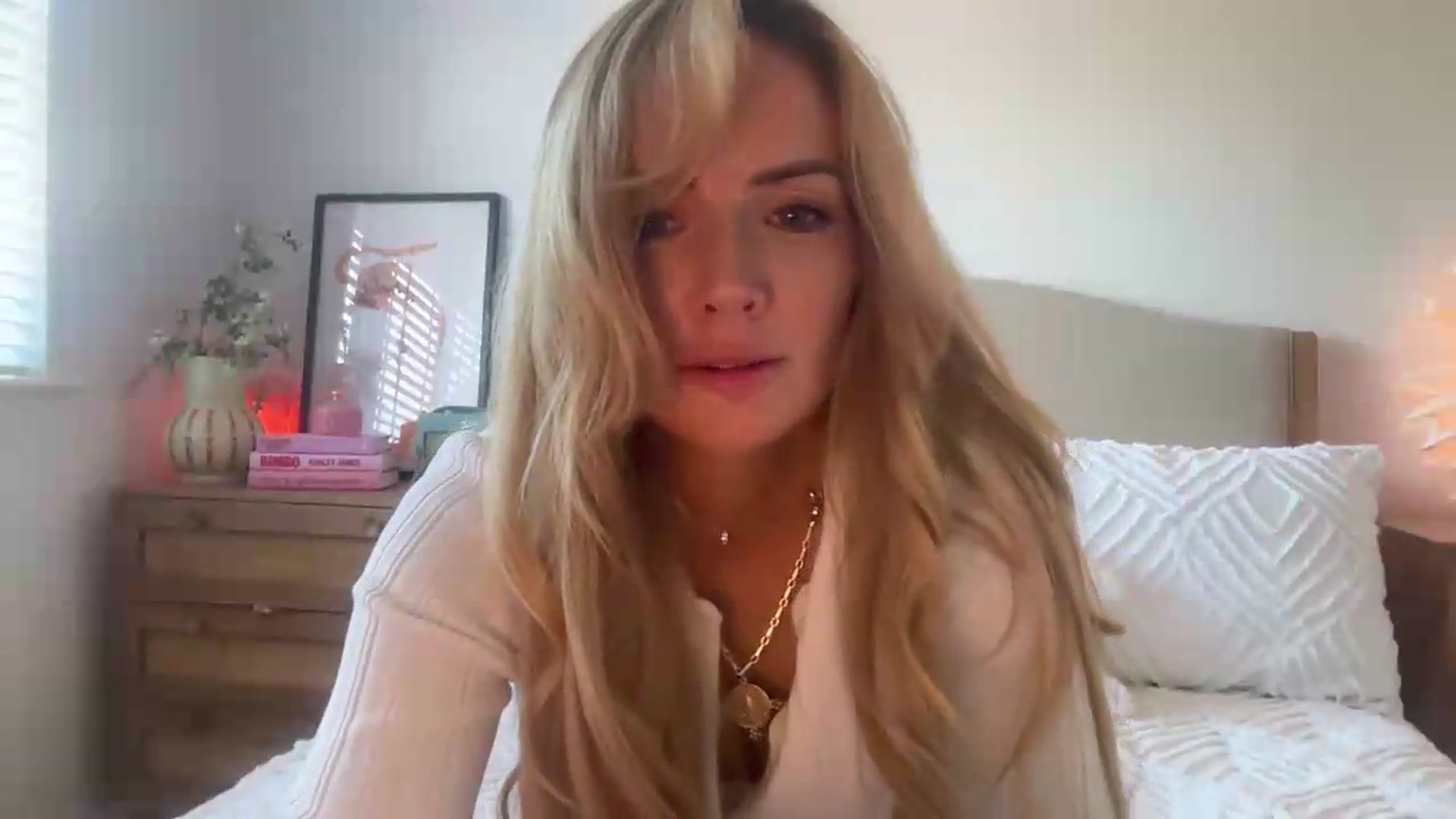 Gallery image thumbnail from Courtney's myfreecams stream on, 08/05/2026, 16:09 image 18 of 20