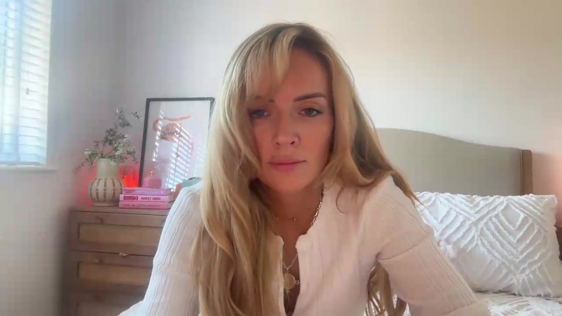 Gallery image thumbnail from Courtney's myfreecams stream on, 08/05/2026, 16:49 image 4 of 20
