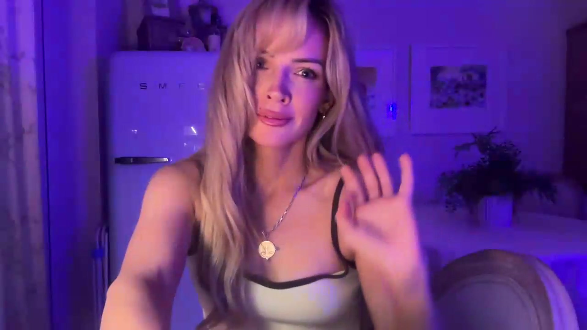 Gallery image thumbnail from Courtney's myfreecams stream on, 08/06/2026, 22:20 image 2 of 20