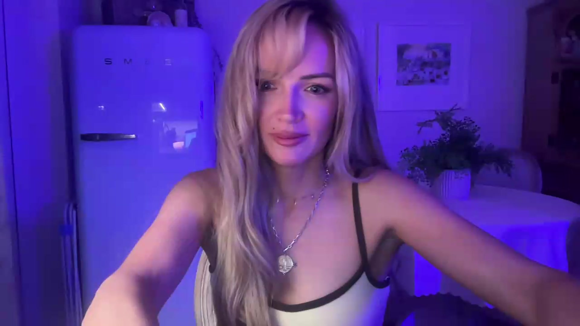 Gallery image thumbnail from Courtney's myfreecams stream on, 08/06/2026, 22:20 image 6 of 20