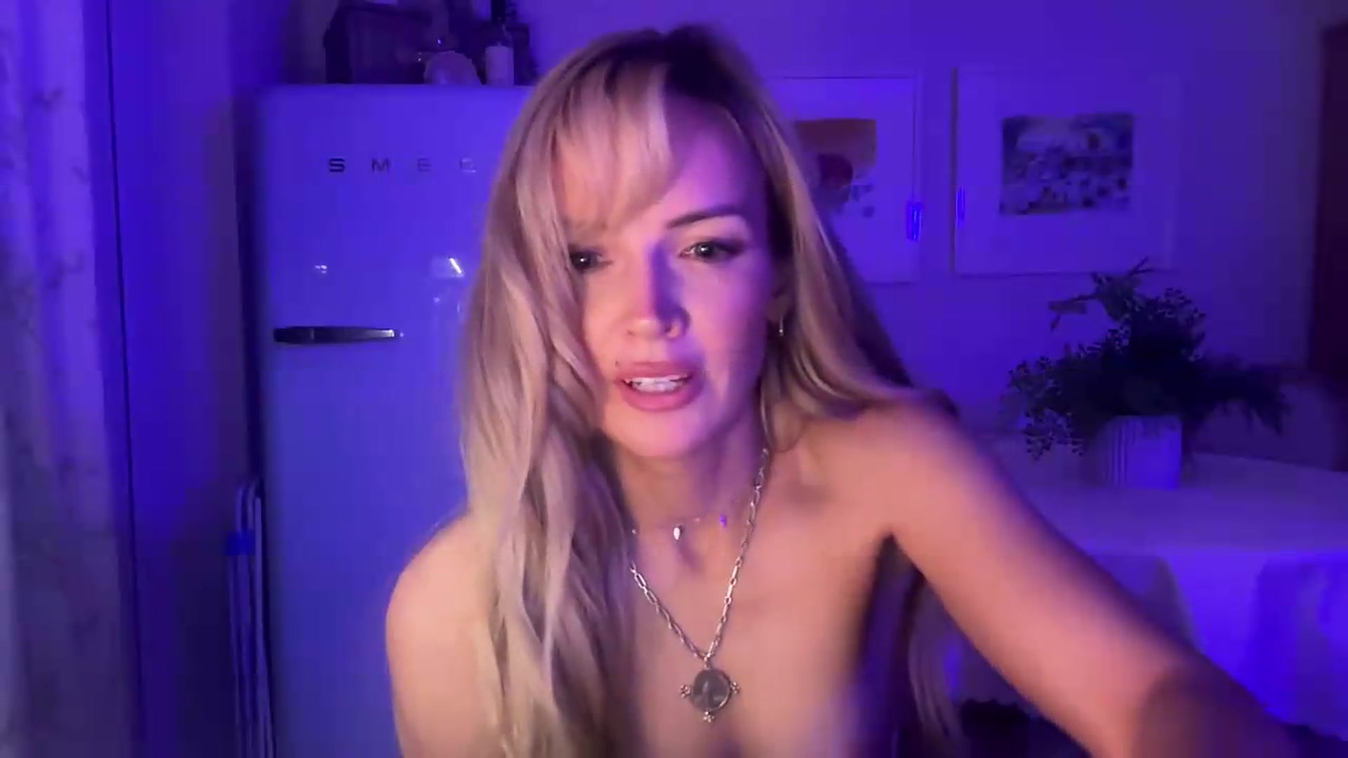Gallery image thumbnail from Courtney's myfreecams stream on, 08/06/2026, 22:20 image 19 of 20