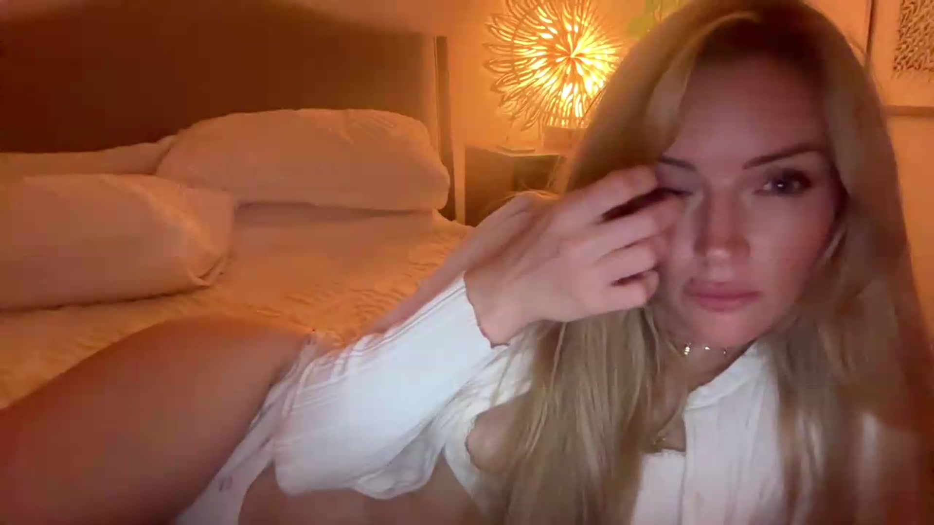 Gallery image thumbnail from Courtney's myfreecams stream on, 08/08/2026, 24:27 image 17 of 20