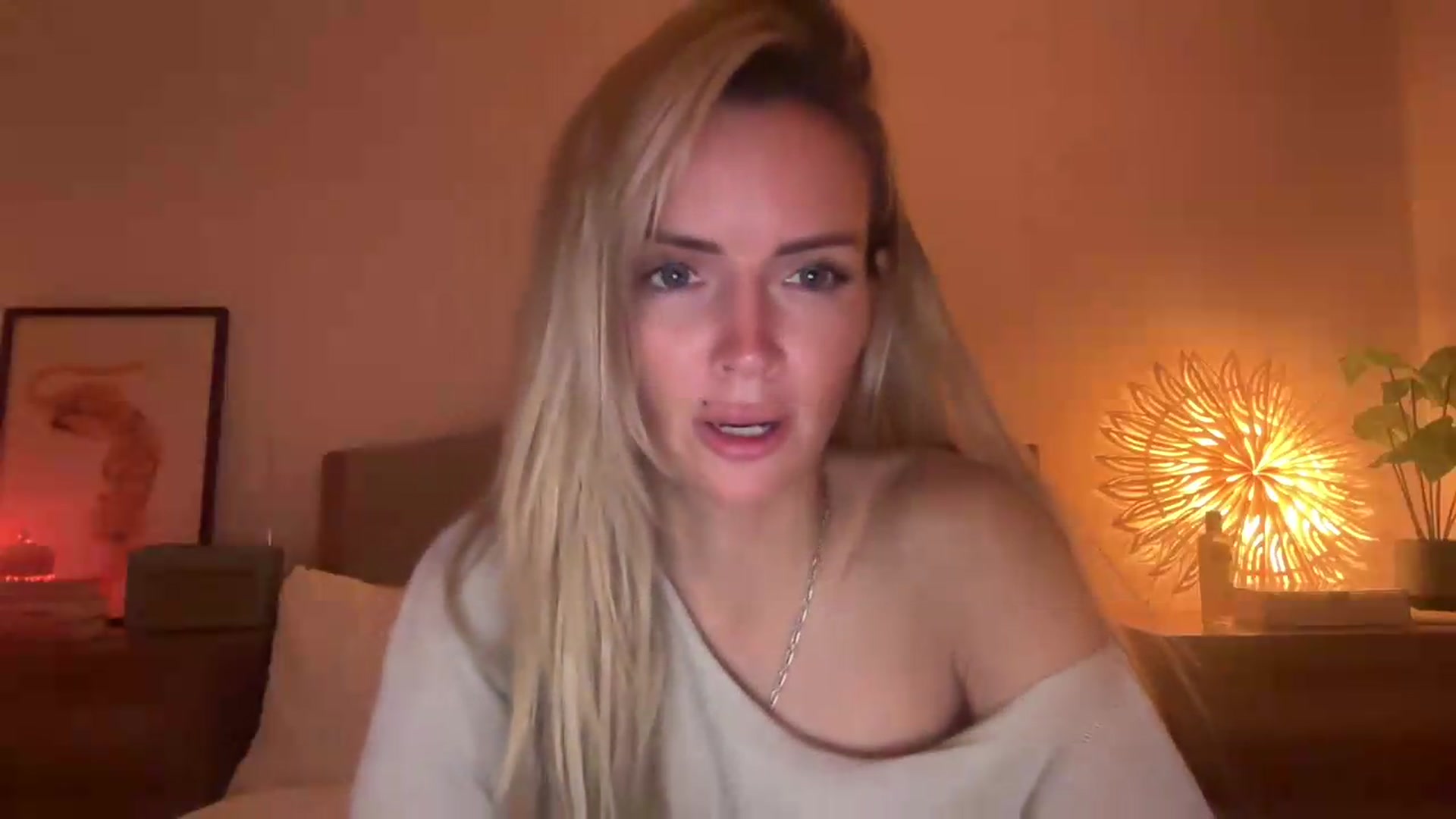 Gallery image thumbnail from Courtney's myfreecams stream on, 08/10/2026, 23:01 image 14 of 20