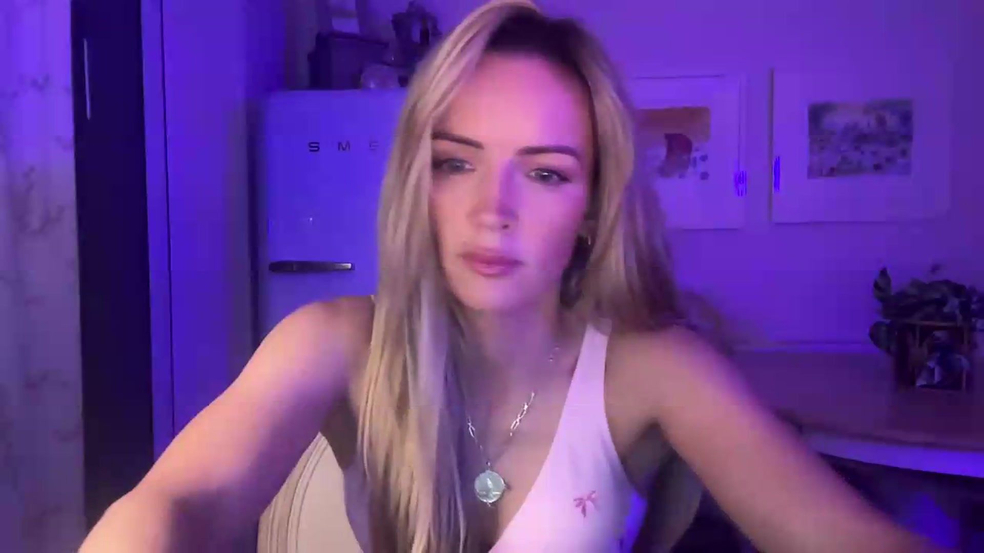 Gallery image thumbnail from Courtney's myfreecams stream on, 08/11/2026, 22:24 image 6 of 20