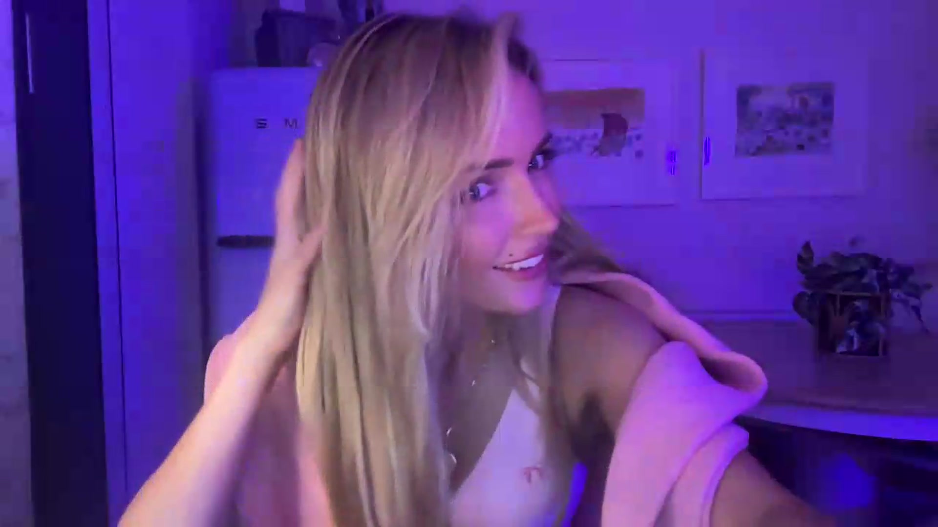 Gallery image thumbnail from Courtney's myfreecams stream on, 08/11/2026, 22:24 image 5 of 20