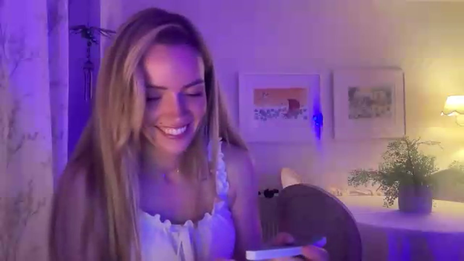 Gallery image thumbnail from Courtney's myfreecams stream on, 08/16/2026, 22:45 image 9 of 20